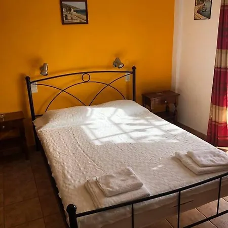 Koula Aparthotel Batsi