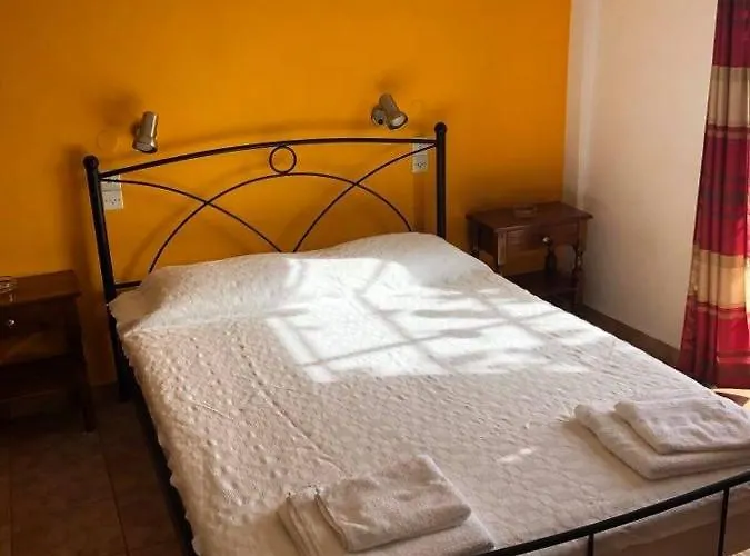 Koula Aparthotel Batsi